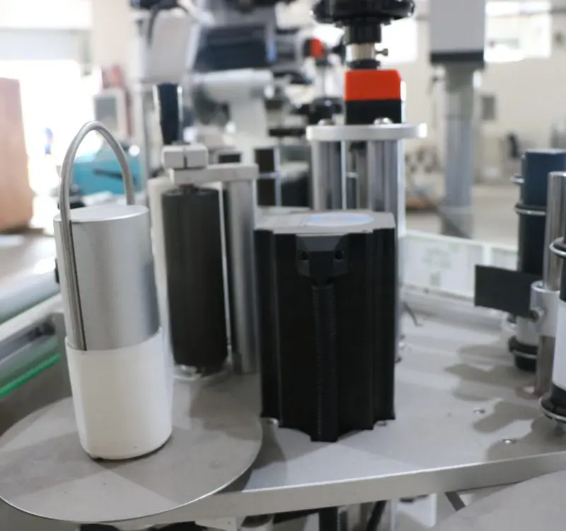 Automatic Round Bottle Self-adhesive Labeling Machine